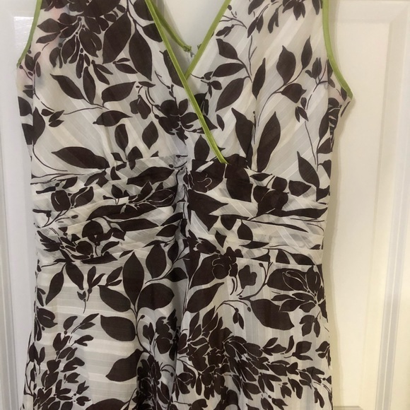 Unique design with empire waist - Picture 2 of 6